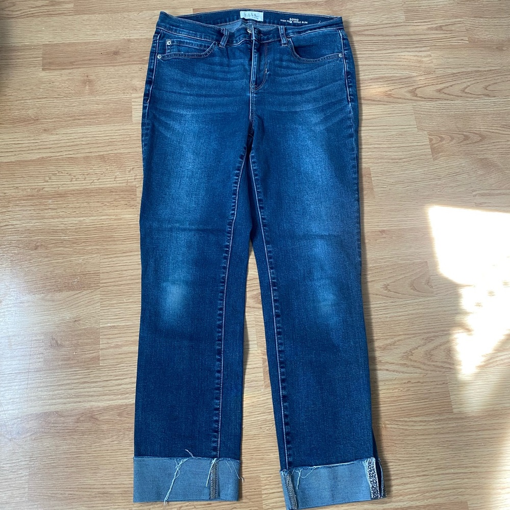 Blue jeans, straight leg